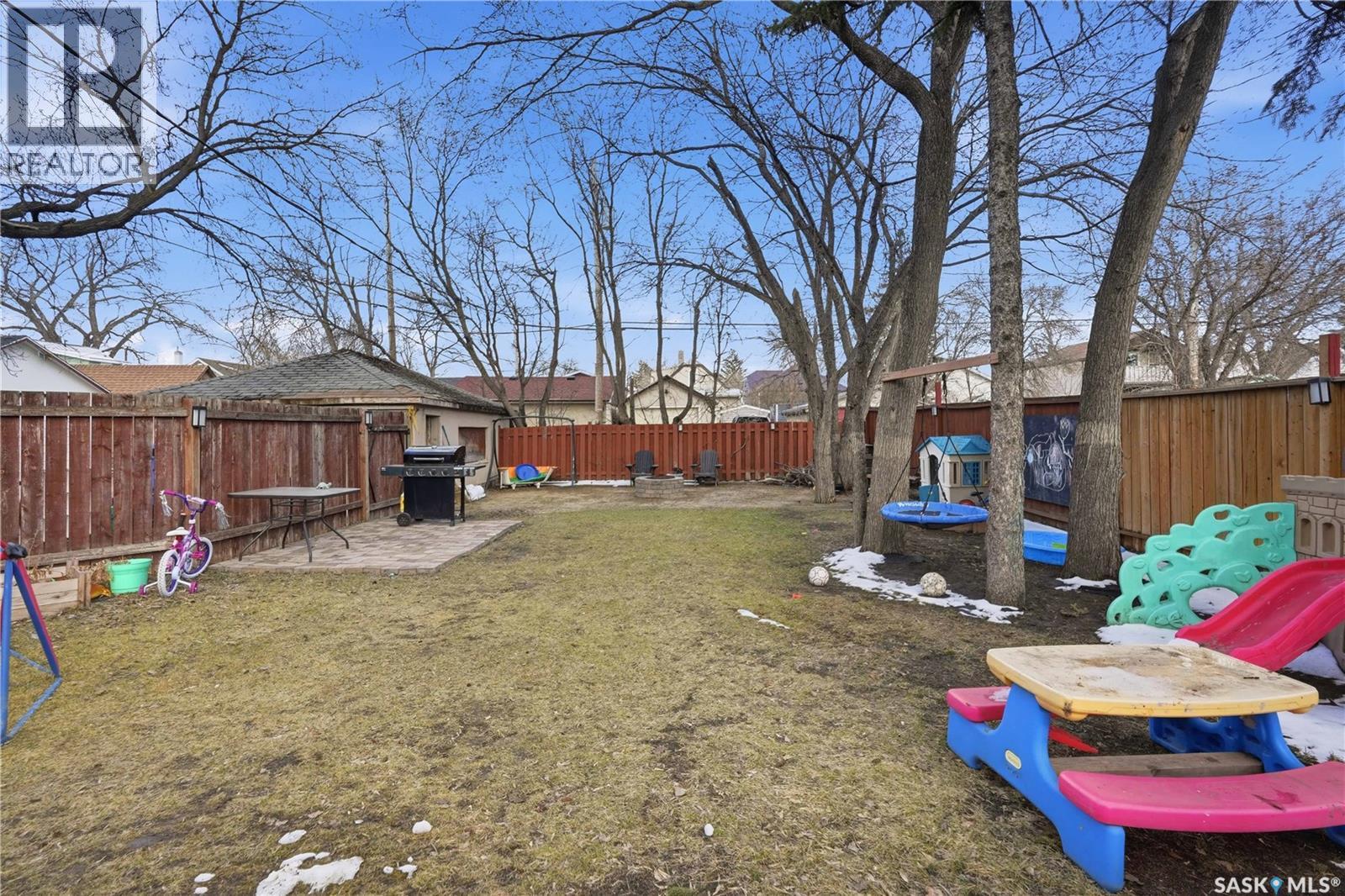 2425 Atkinson Street, Regina, SK - Outdoor With Backyard