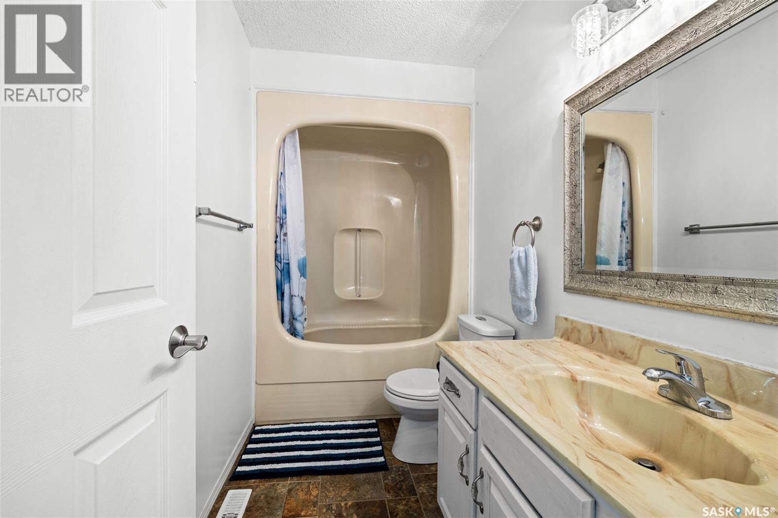 435 Christopher Road, Saskatoon, SK - Indoor Photo Showing Bathroom