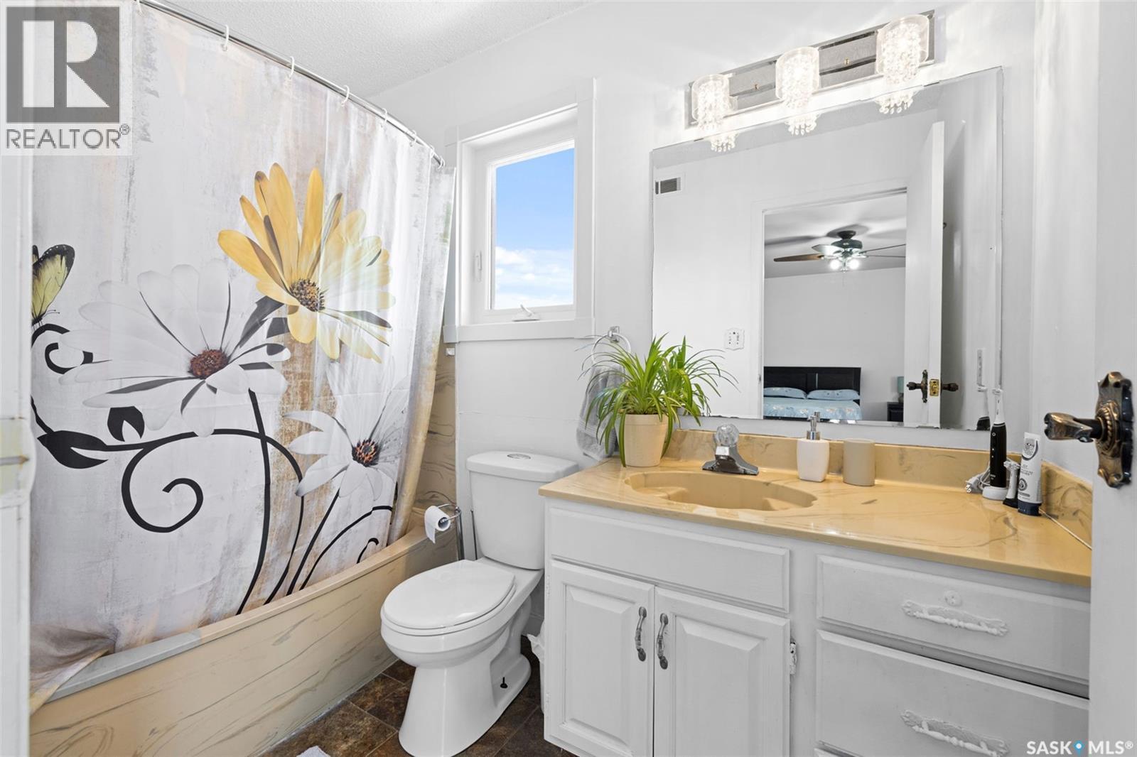 435 Christopher Road, Saskatoon, SK - Indoor Photo Showing Bathroom