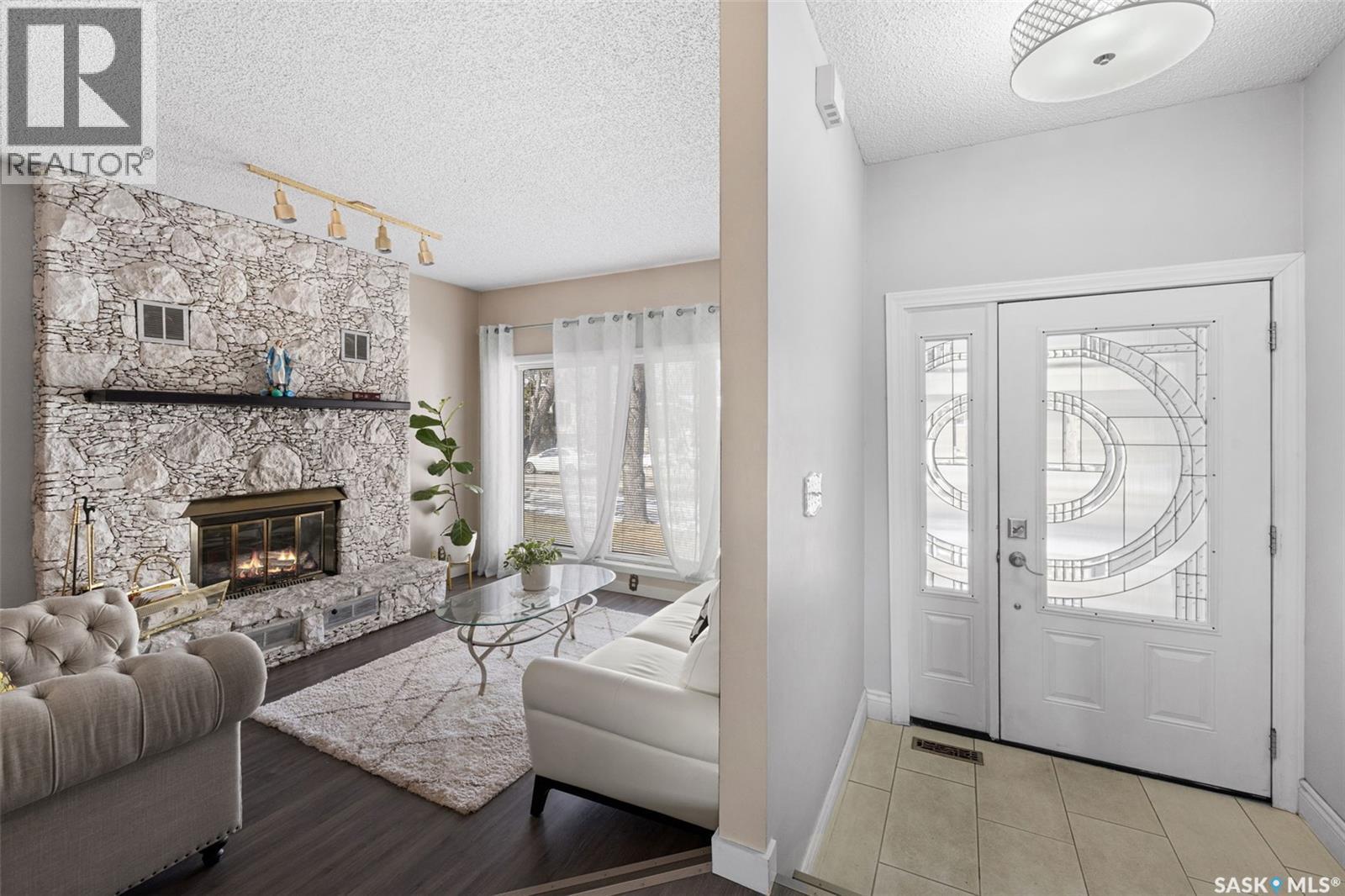 435 Christopher Road, Saskatoon, SK - Indoor Photo Showing Living Room With Fireplace