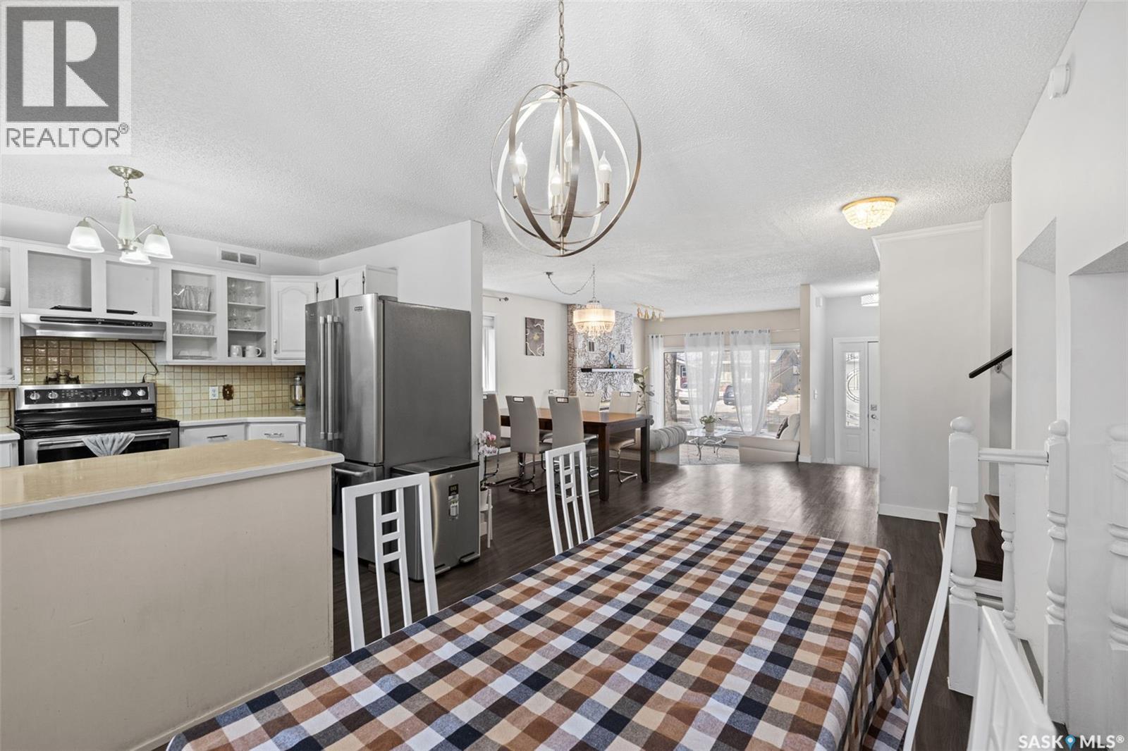 435 Christopher Road, Saskatoon, SK - Indoor Photo Showing Kitchen