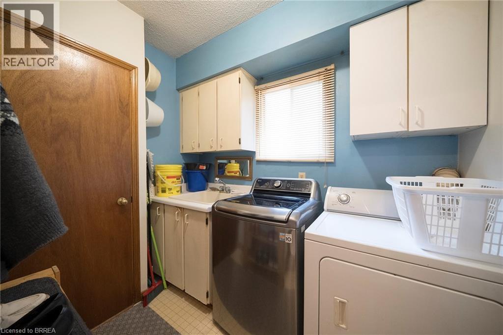 2057 Wincanton Crescent, Mississauga, ON - Indoor Photo Showing Laundry Room