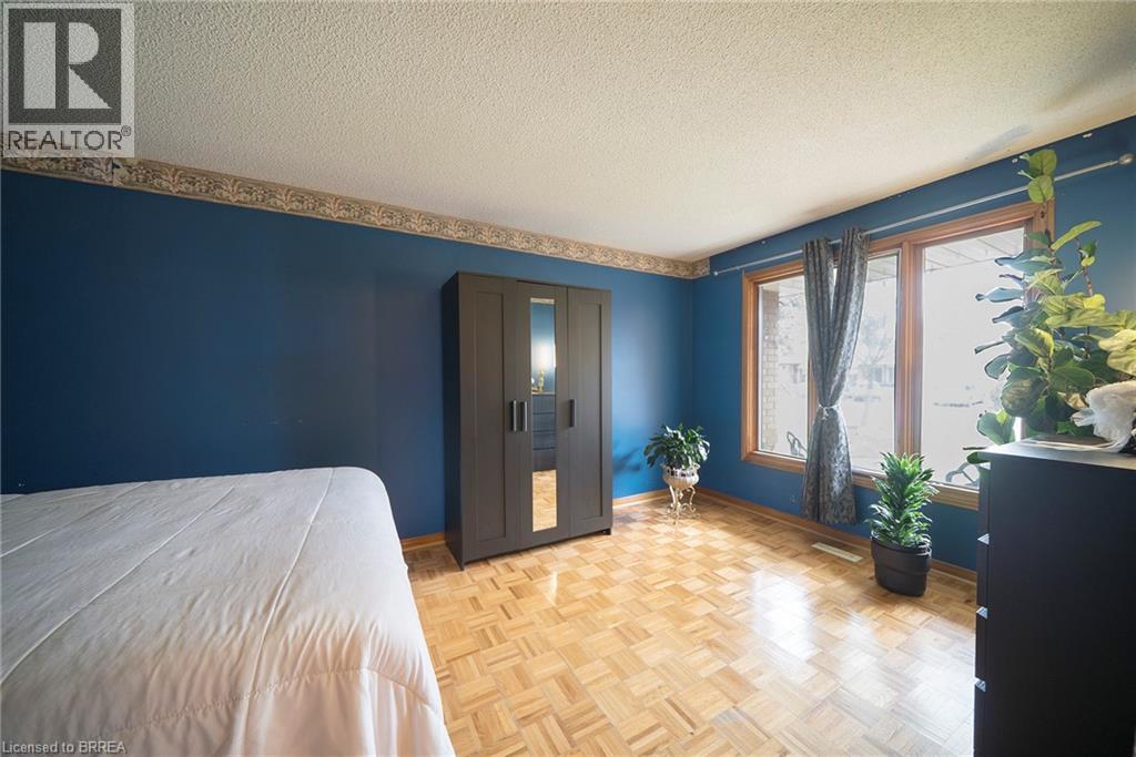 2057 Wincanton Crescent, Mississauga, ON - Indoor Photo Showing Bedroom