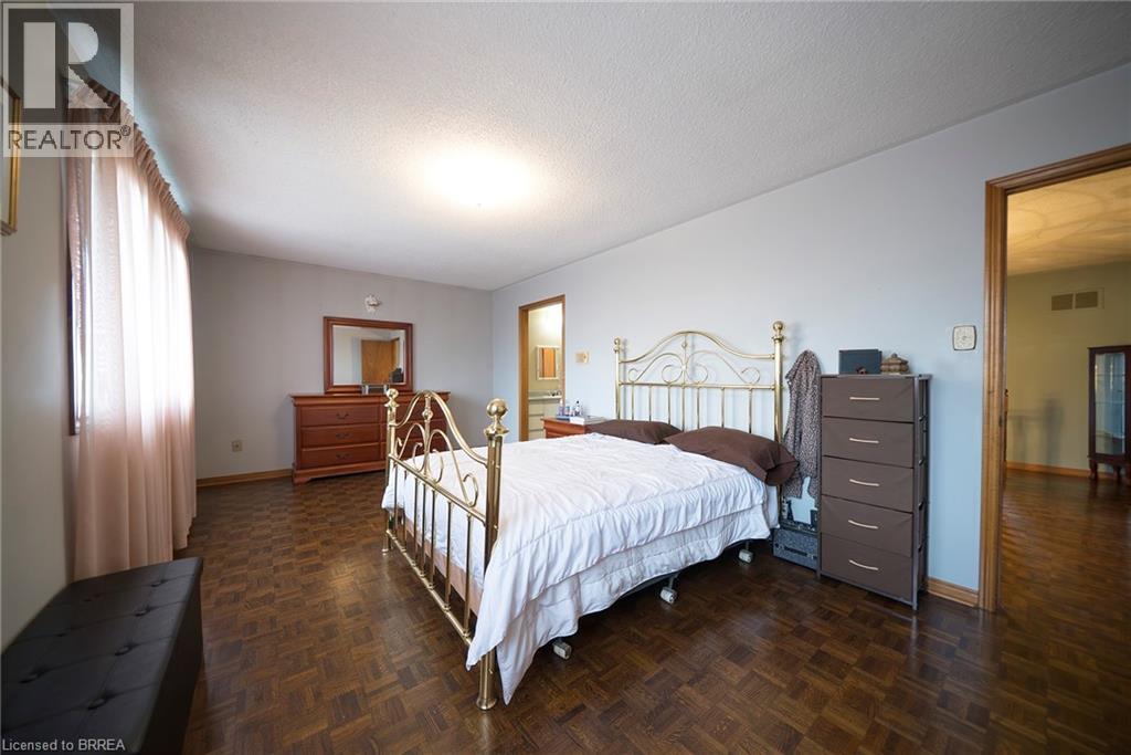 2057 Wincanton Crescent, Mississauga, ON - Indoor Photo Showing Bedroom