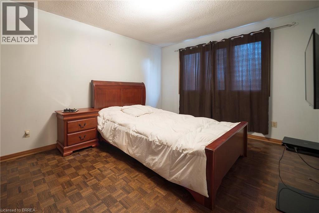 2057 Wincanton Crescent, Mississauga, ON - Indoor Photo Showing Bedroom