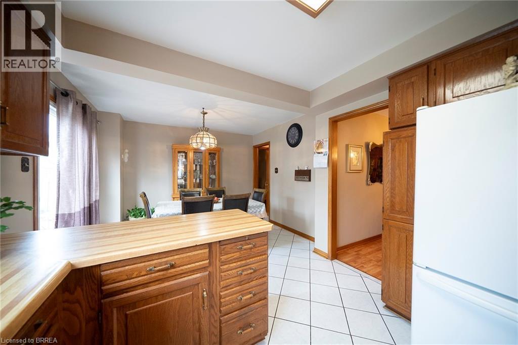 2057 Wincanton Crescent, Mississauga, ON - Indoor Photo Showing Kitchen