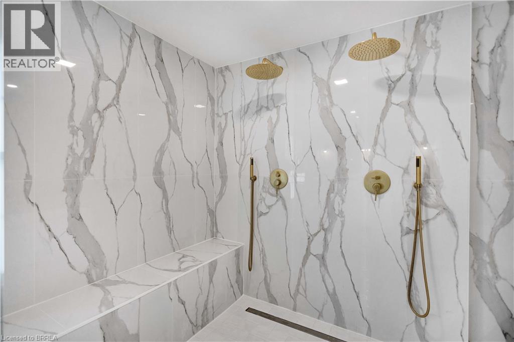 17 Braemar Place, Hamilton, ON - Indoor Photo Showing Bathroom