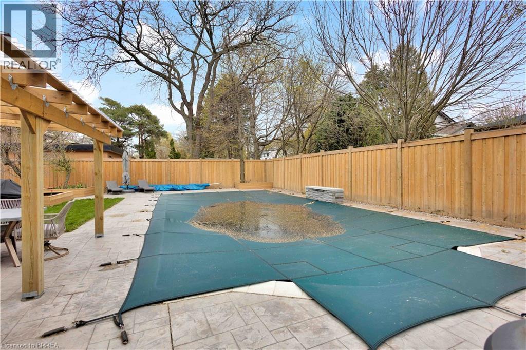 17 Braemar Place, Hamilton, ON - Outdoor With In Ground Pool With Backyard