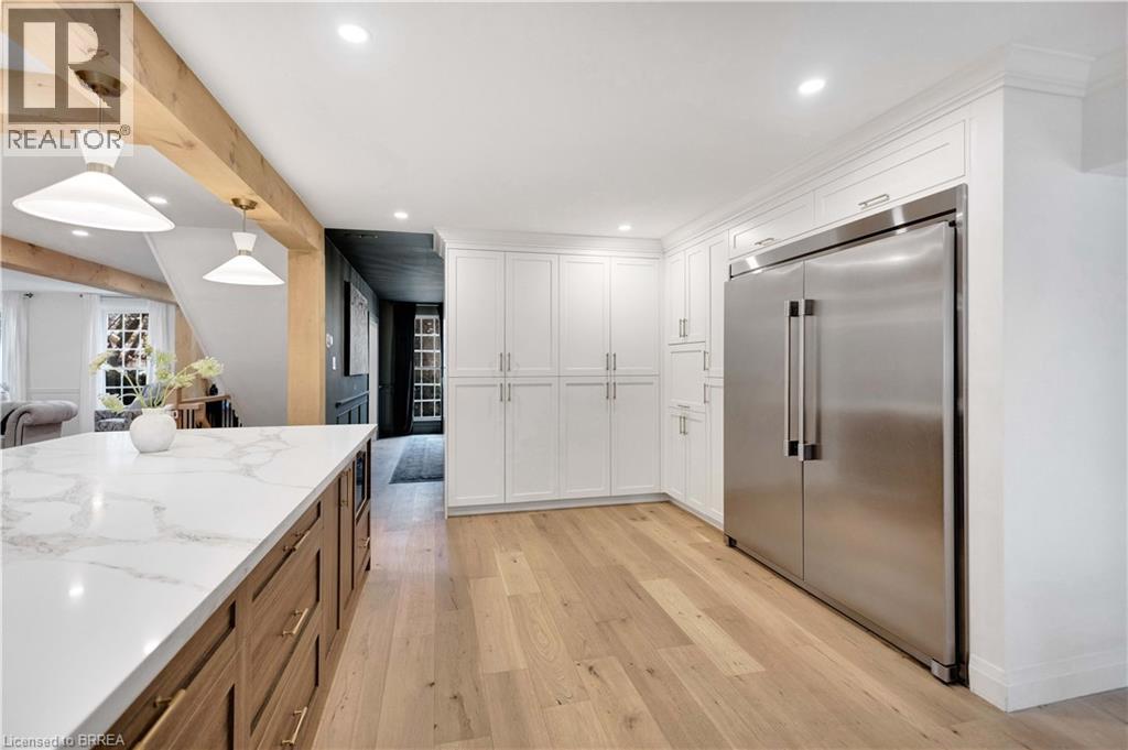 17 Braemar Place, Hamilton, ON - Indoor Photo Showing Kitchen