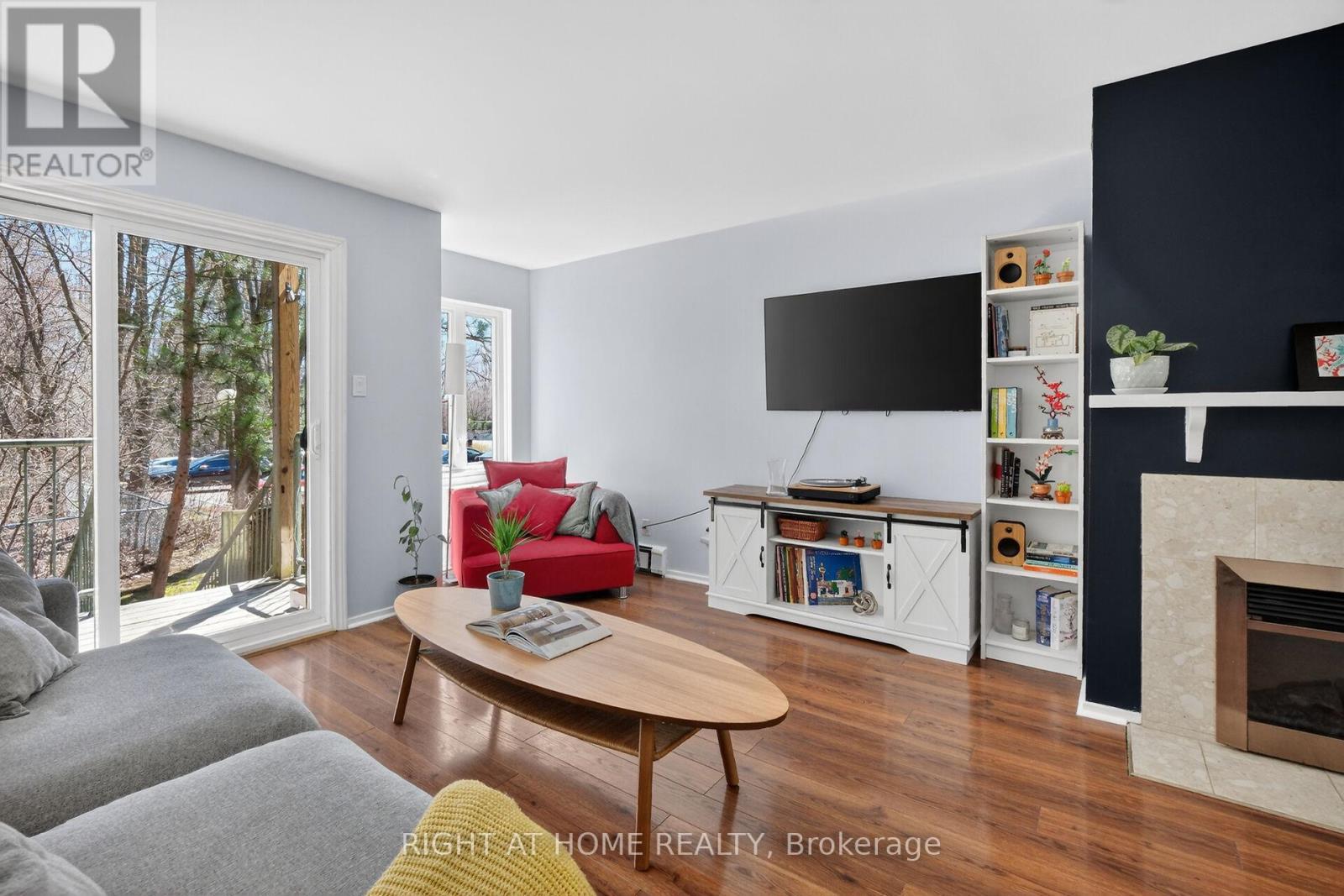 43 Crispin Private, Ottawa, ON - Indoor Photo Showing Living Room With Fireplace