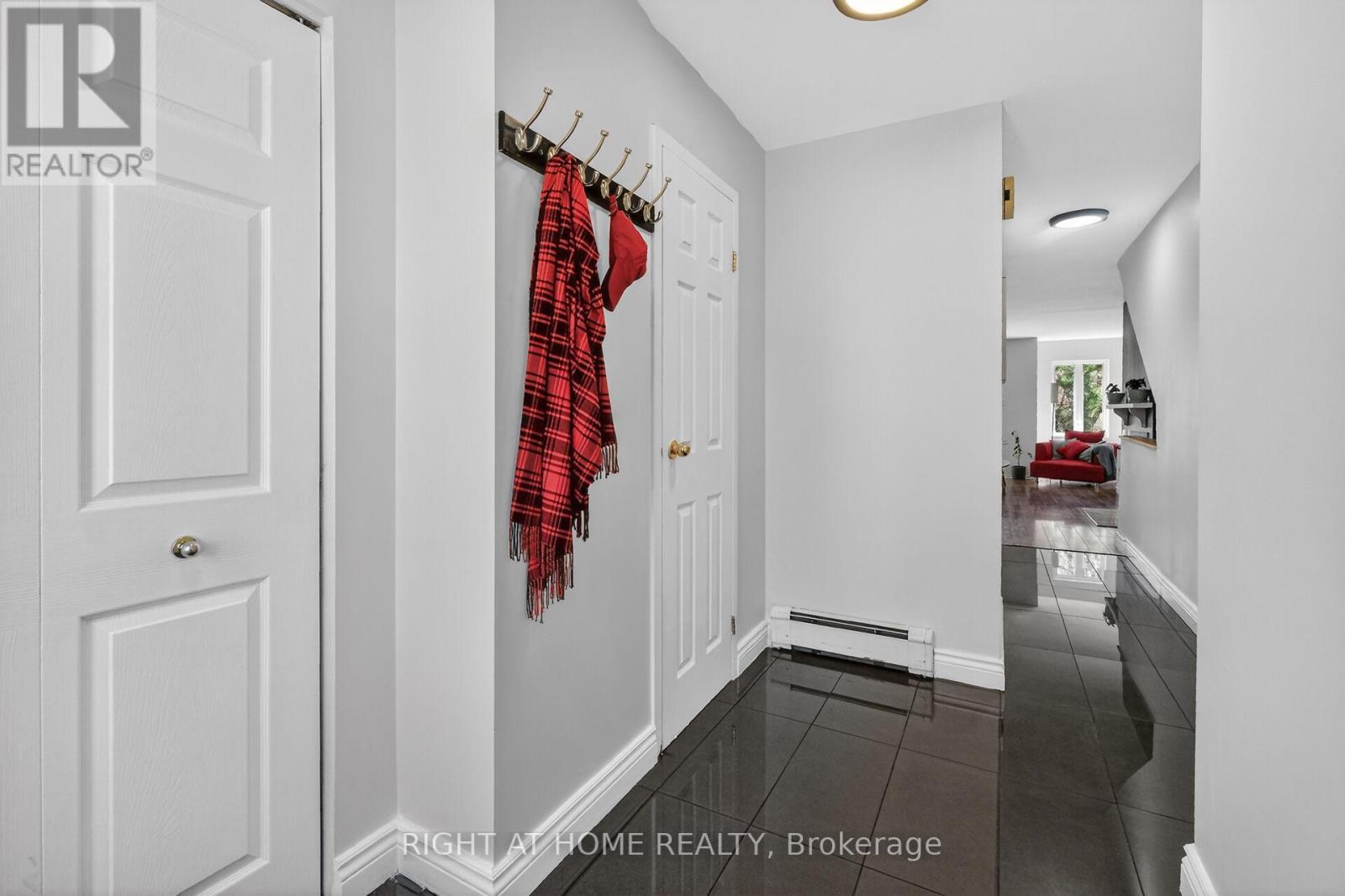 43 Crispin Private, Ottawa, ON - Indoor Photo Showing Other Room