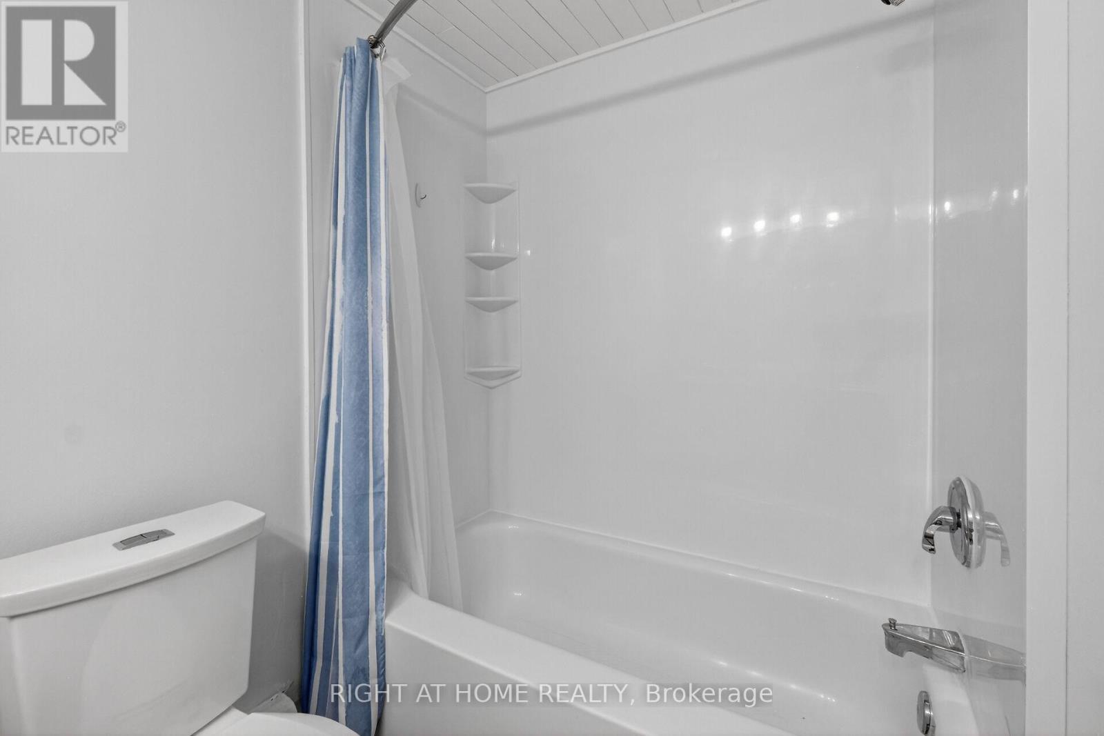 43 Crispin Private, Ottawa, ON - Indoor Photo Showing Bathroom