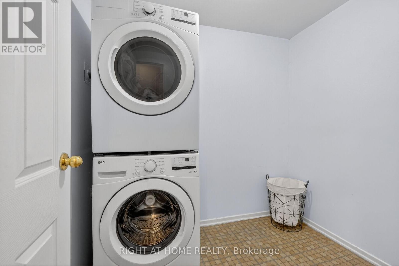43 Crispin Private, Ottawa, ON - Indoor Photo Showing Laundry Room