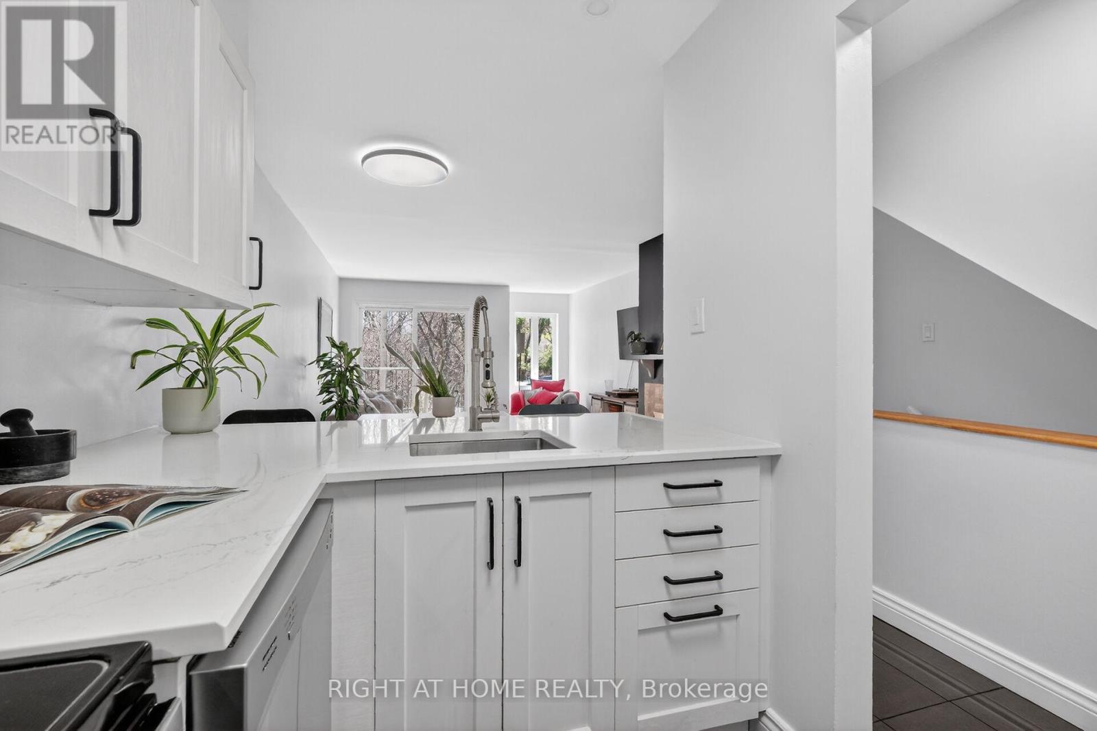 43 Crispin Private, Ottawa, ON - Indoor