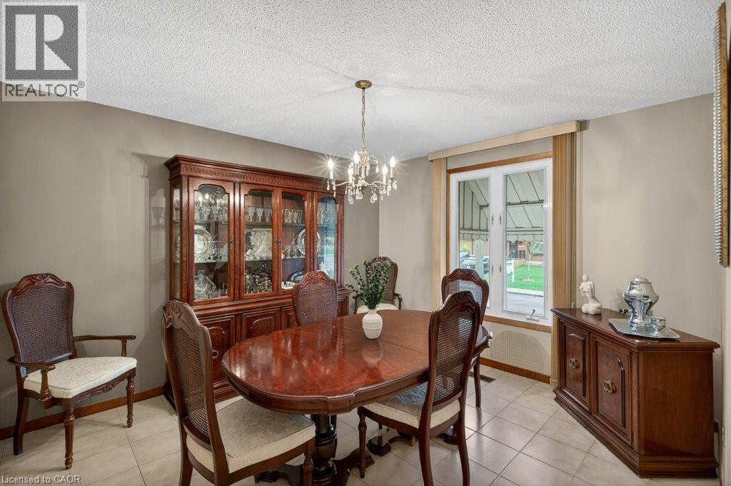 190 Deschene Avenue, Hamilton, ON - Indoor Photo Showing Dining Room