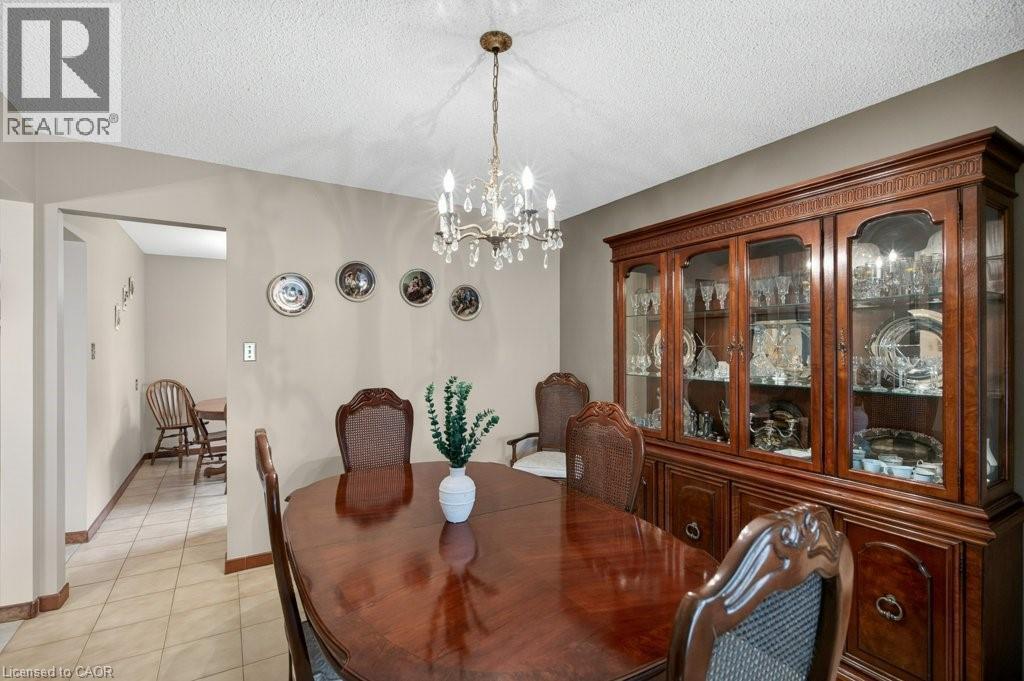 190 Deschene Avenue, Hamilton, ON - Indoor Photo Showing Dining Room