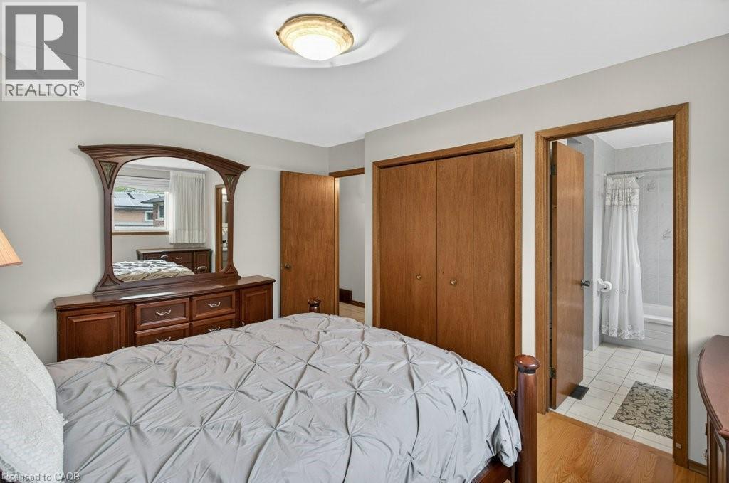 190 Deschene Avenue, Hamilton, ON - Indoor Photo Showing Bedroom