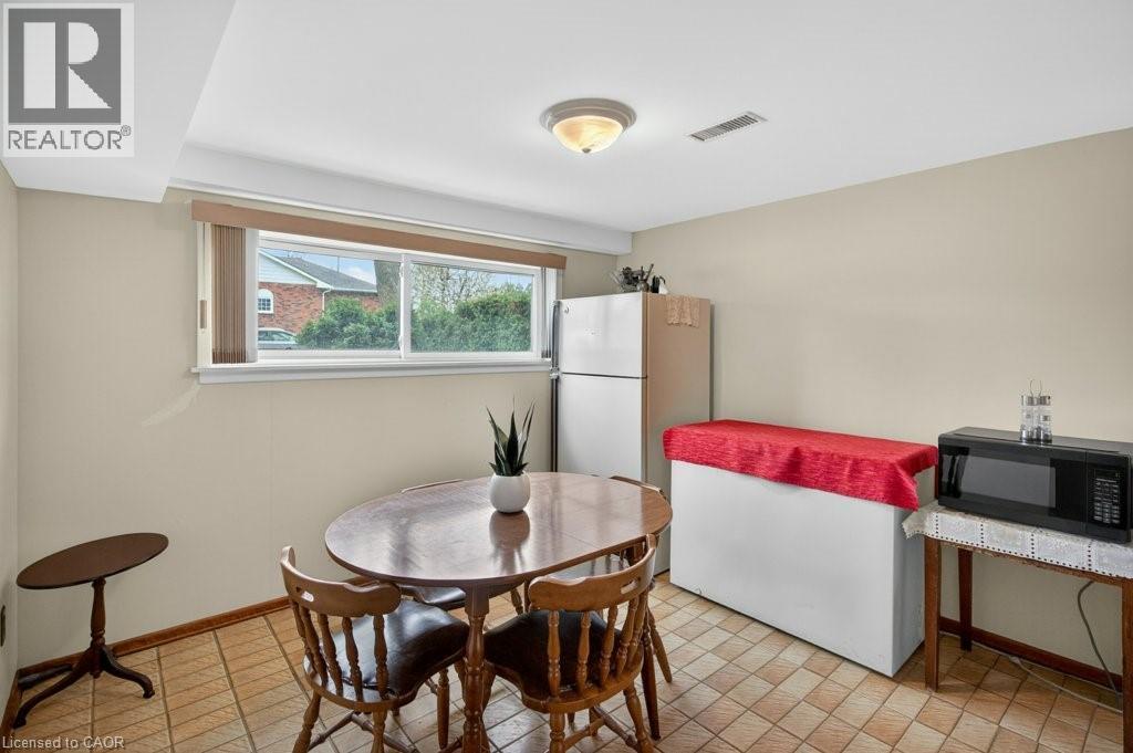 190 Deschene Avenue, Hamilton, ON - Indoor Photo Showing Dining Room