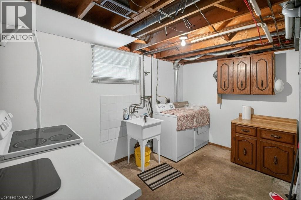 190 Deschene Avenue, Hamilton, ON - Indoor Photo Showing Laundry Room