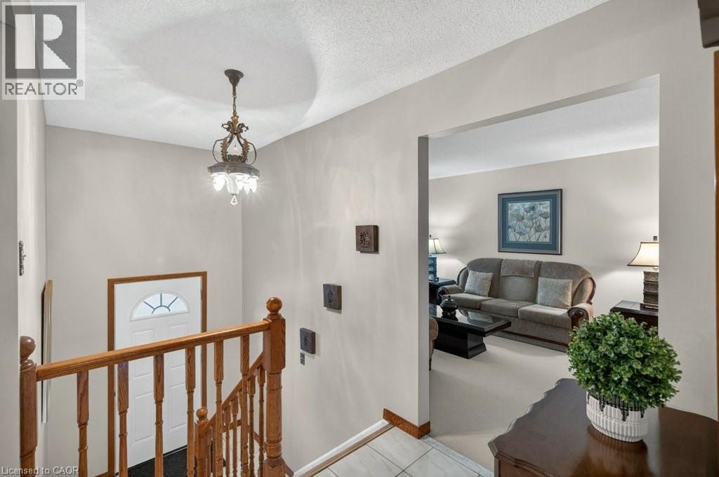 190 Deschene Avenue, Hamilton, ON - Indoor Photo Showing Other Room