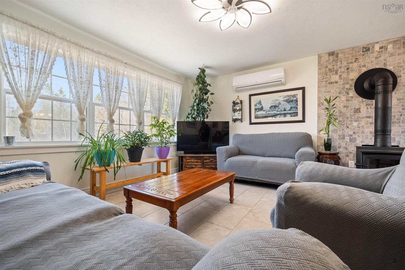 1106 Tetzlaff Road, Kentville, NS - Indoor Photo Showing Living Room