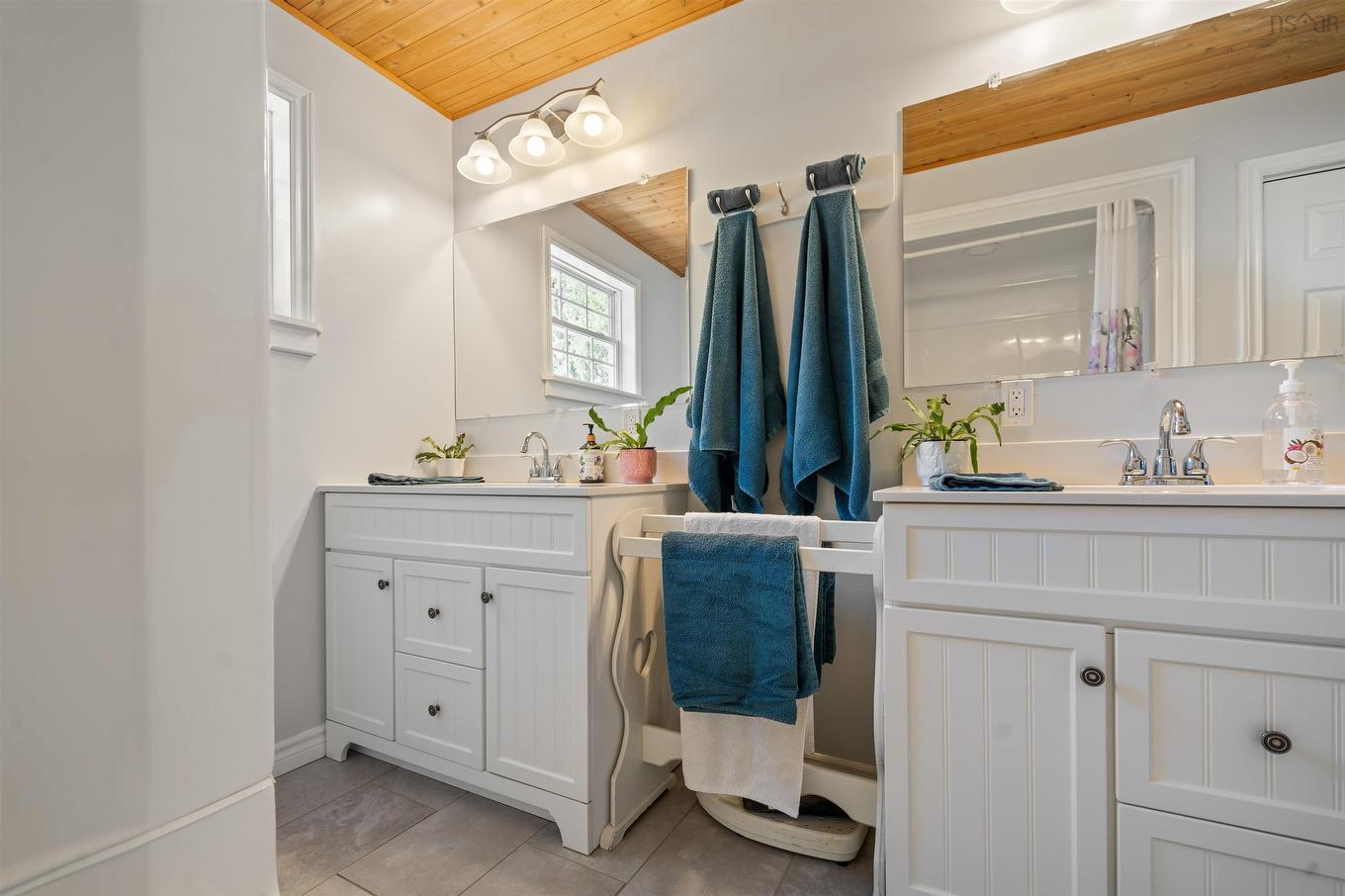 1106 Tetzlaff Road, Kentville, NS - Indoor Photo Showing Bathroom