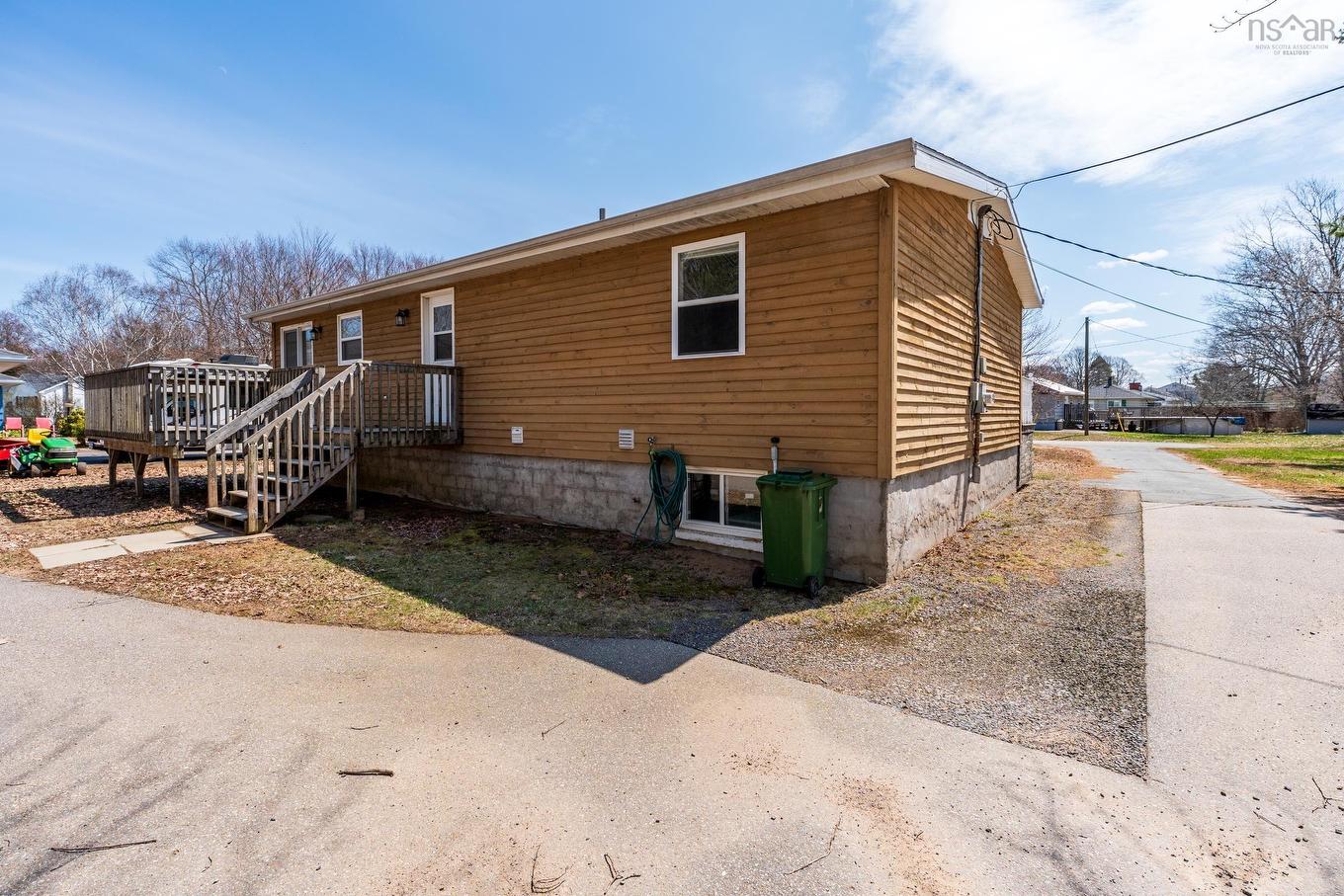 1 Pinecrest Drive, Middleton, NS