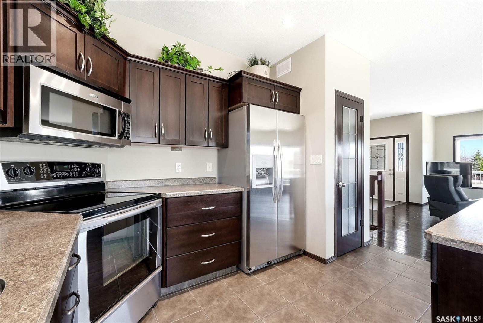 24 Bardel Crescent, Pilot Butte, SK - Indoor Photo Showing Kitchen