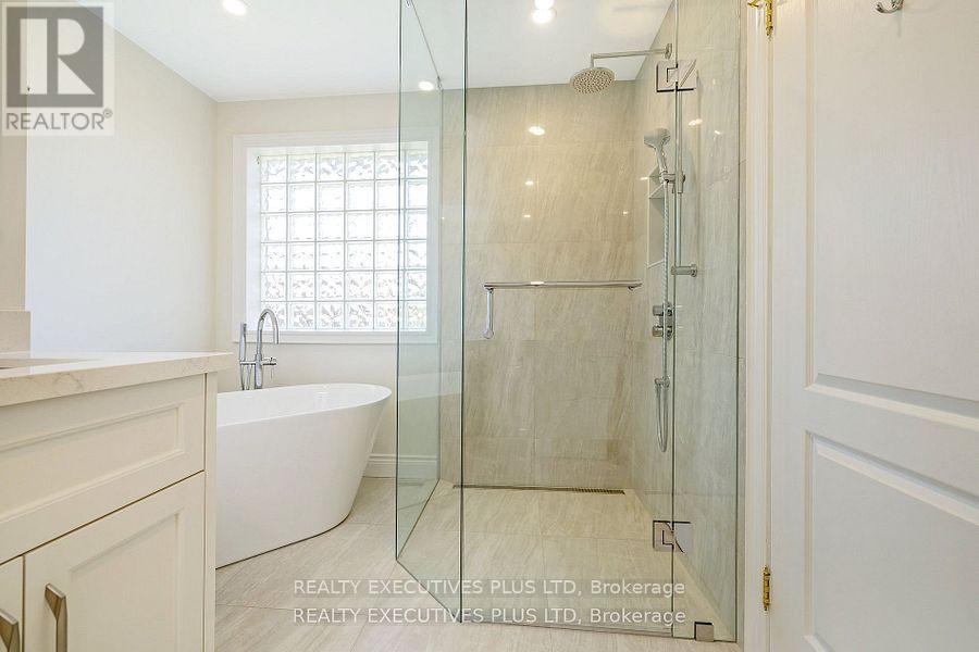 2547 Morrison Avenue, Mississauga, ON - Indoor Photo Showing Bathroom