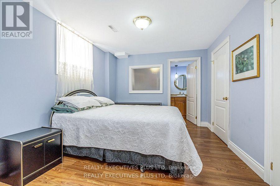 2547 Morrison Avenue, Mississauga, ON - Indoor Photo Showing Bedroom