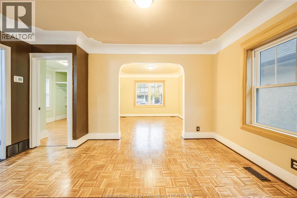 1046 Elsmere, Windsor, ON - Indoor Photo Showing Other Room