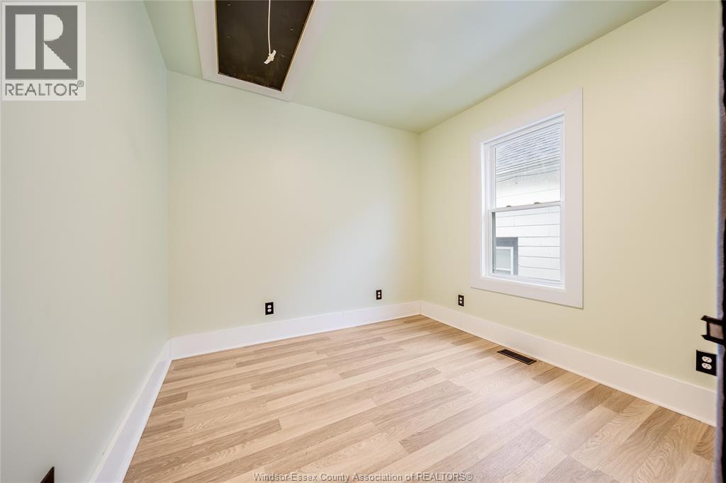 1046 Elsmere, Windsor, ON - Indoor Photo Showing Other Room