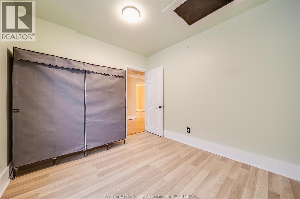 1046 Elsmere, Windsor, ON - Indoor Photo Showing Other Room