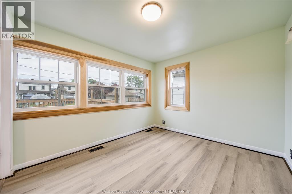 1046 Elsmere, Windsor, ON - Indoor Photo Showing Other Room