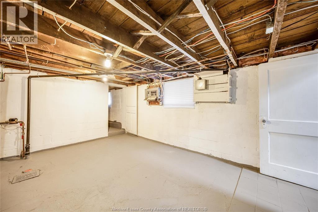 1046 Elsmere, Windsor, ON - Indoor Photo Showing Basement
