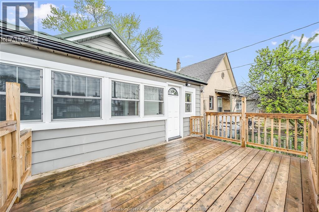 1046 Elsmere, Windsor, ON - Outdoor With Deck Patio Veranda