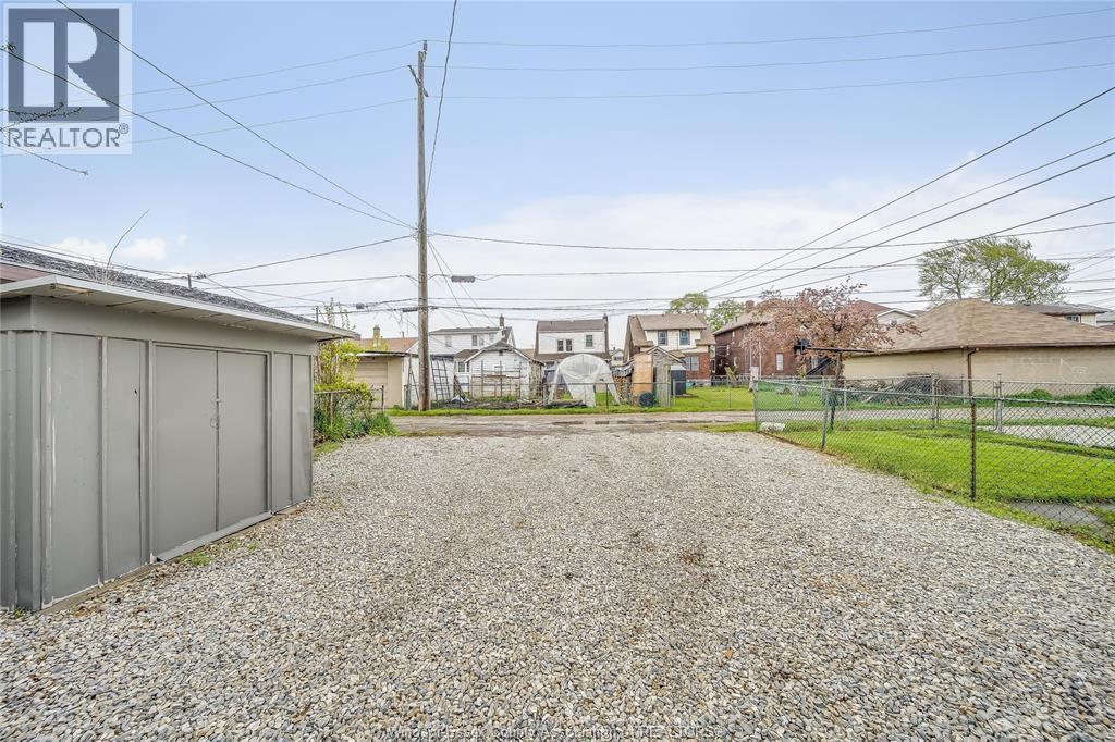 1046 Elsmere, Windsor, ON - Outdoor