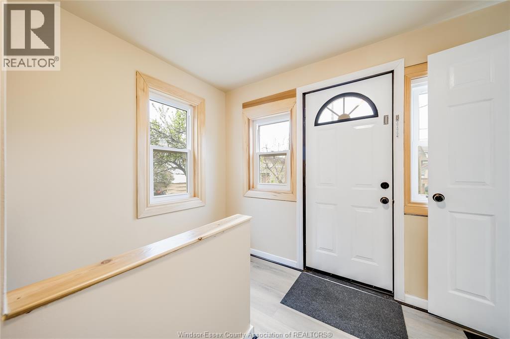 1046 Elsmere, Windsor, ON - Indoor Photo Showing Other Room