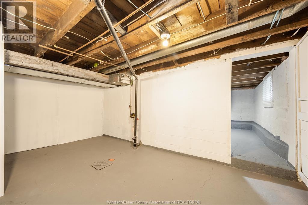 1046 Elsmere, Windsor, ON - Indoor Photo Showing Basement
