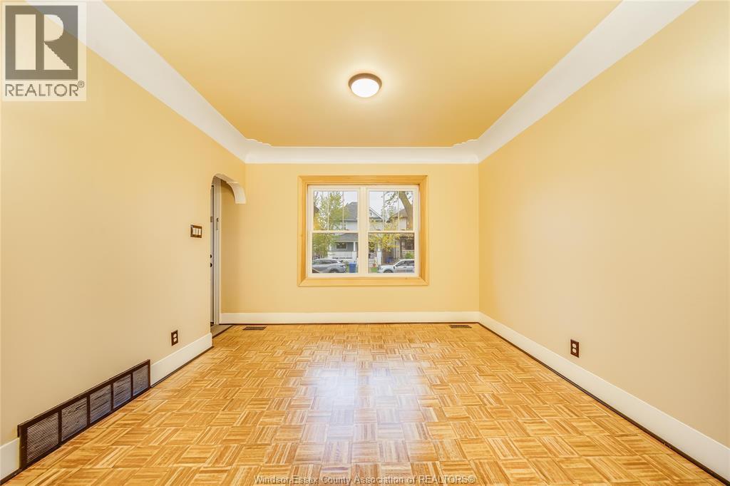1046 Elsmere, Windsor, ON - Indoor Photo Showing Other Room
