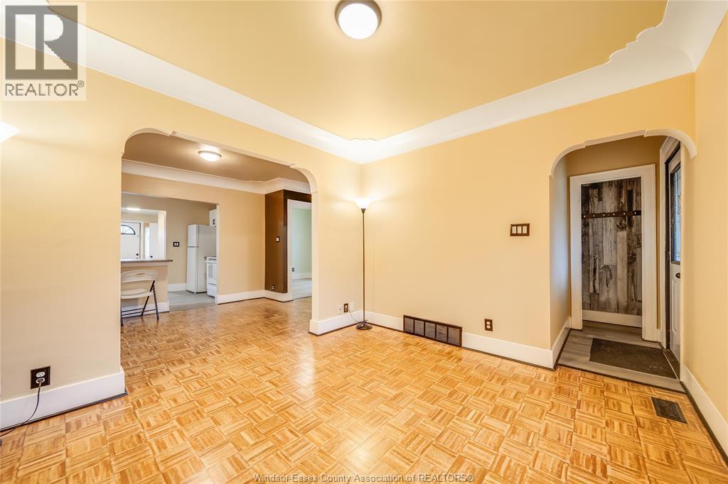 1046 Elsmere, Windsor, ON - Indoor Photo Showing Other Room