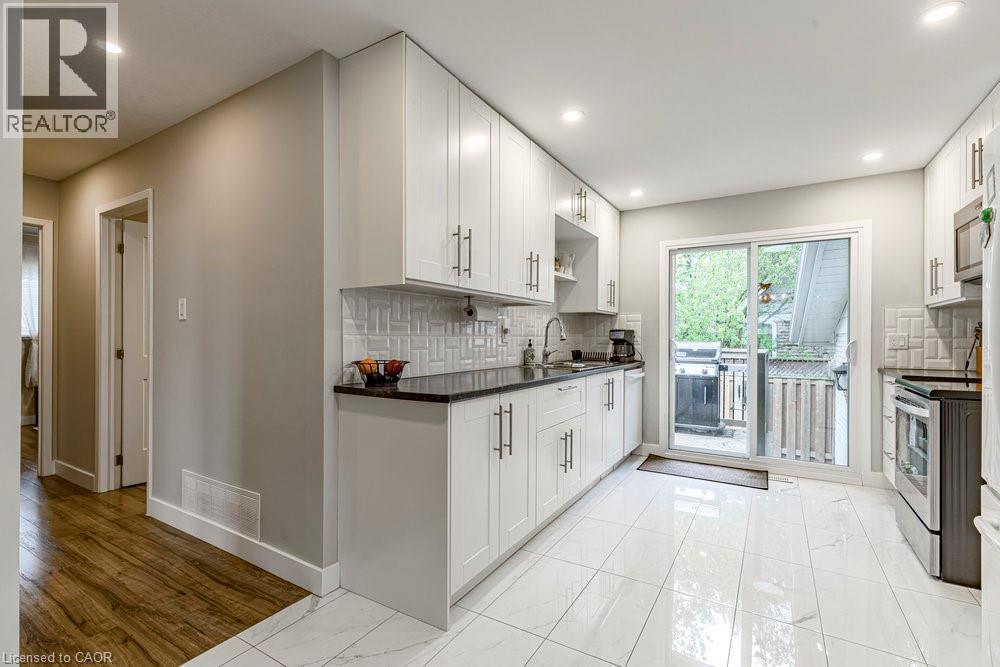1345 Ester Drive, Burlington, ON - Indoor Photo Showing Kitchen