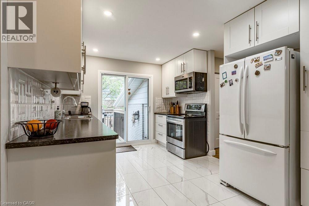 1345 Ester Drive, Burlington, ON - Indoor Photo Showing Kitchen