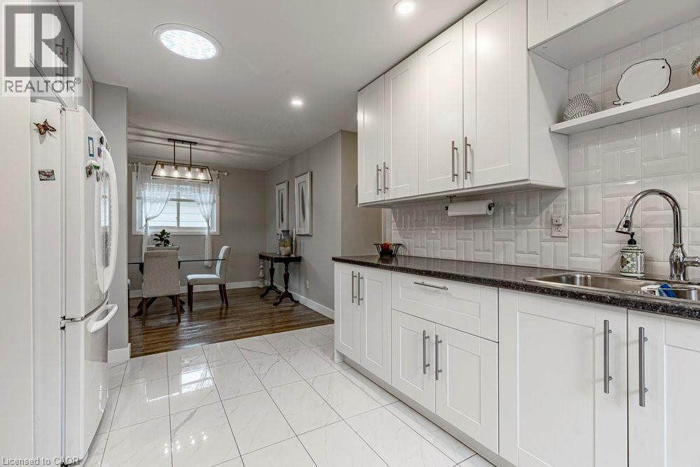 1345 Ester Drive, Burlington, ON - Indoor Photo Showing Kitchen
