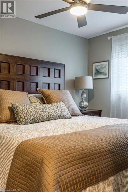 1345 Ester Drive, Burlington, ON - Indoor Photo Showing Bedroom
