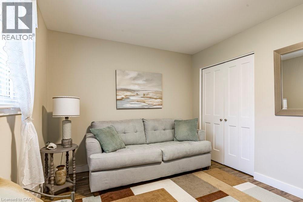 1345 Ester Drive, Burlington, ON - Indoor Photo Showing Living Room