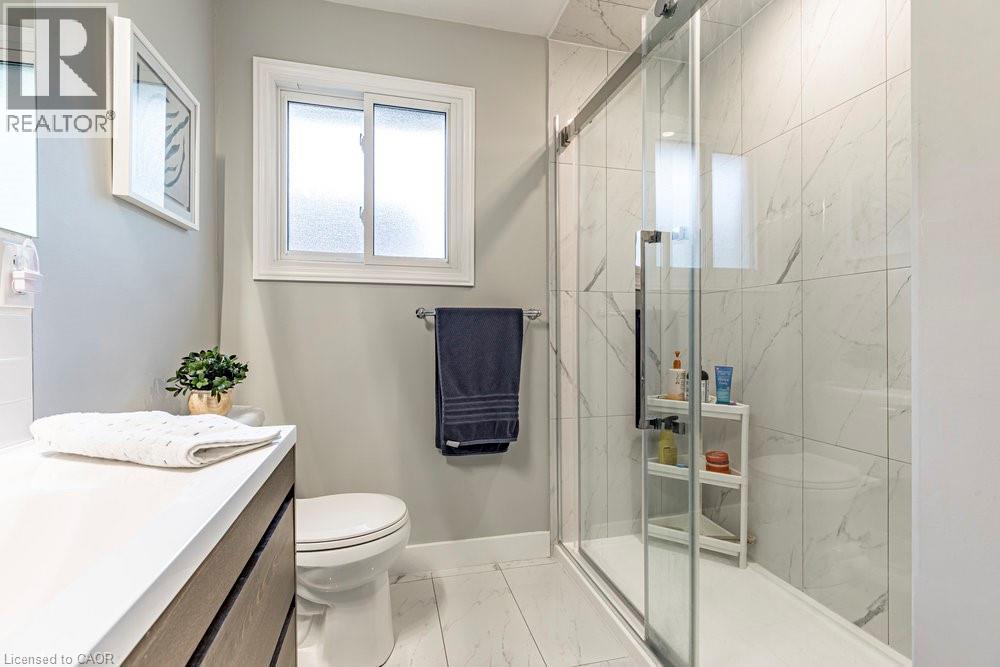 1345 Ester Drive, Burlington, ON - Indoor Photo Showing Bathroom