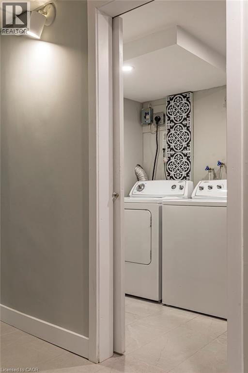 1345 Ester Drive, Burlington, ON - Indoor Photo Showing Laundry Room