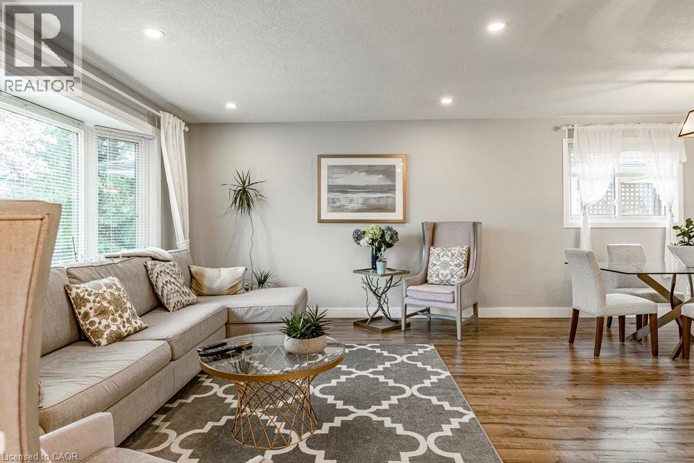 1345 Ester Drive, Burlington, ON - Indoor Photo Showing Living Room