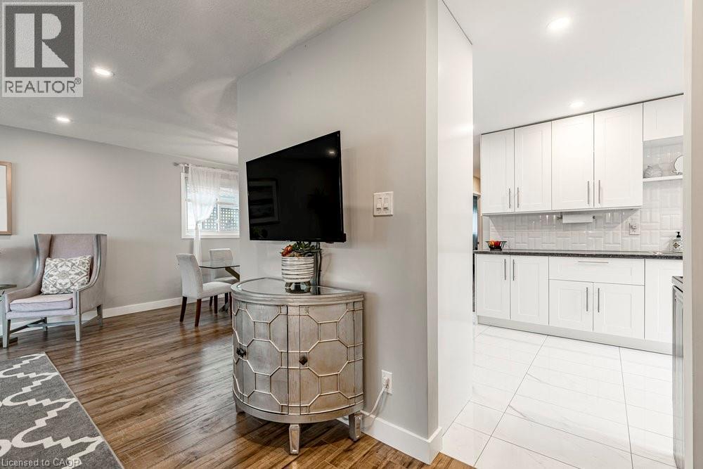 1345 Ester Drive, Burlington, ON - Indoor